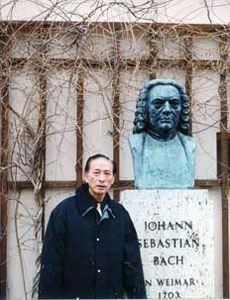 Nh thơ Phạm Tiến Duật tại Vaima (CHLB Đức).