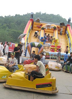 Cc hoạt động vui chơi tại lễ hội.